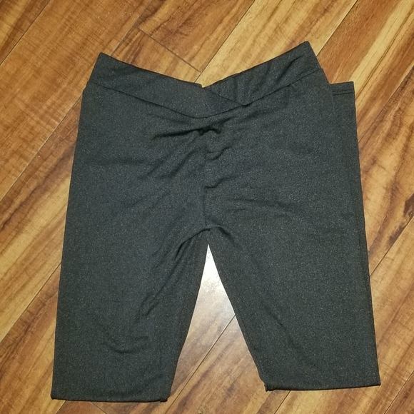 RUCHED BUTT LEGGINGS - Picture 4 of 5